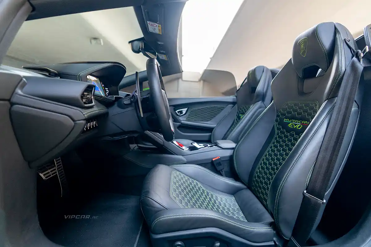 Lamborghini Huracan Green and Black Front Seats