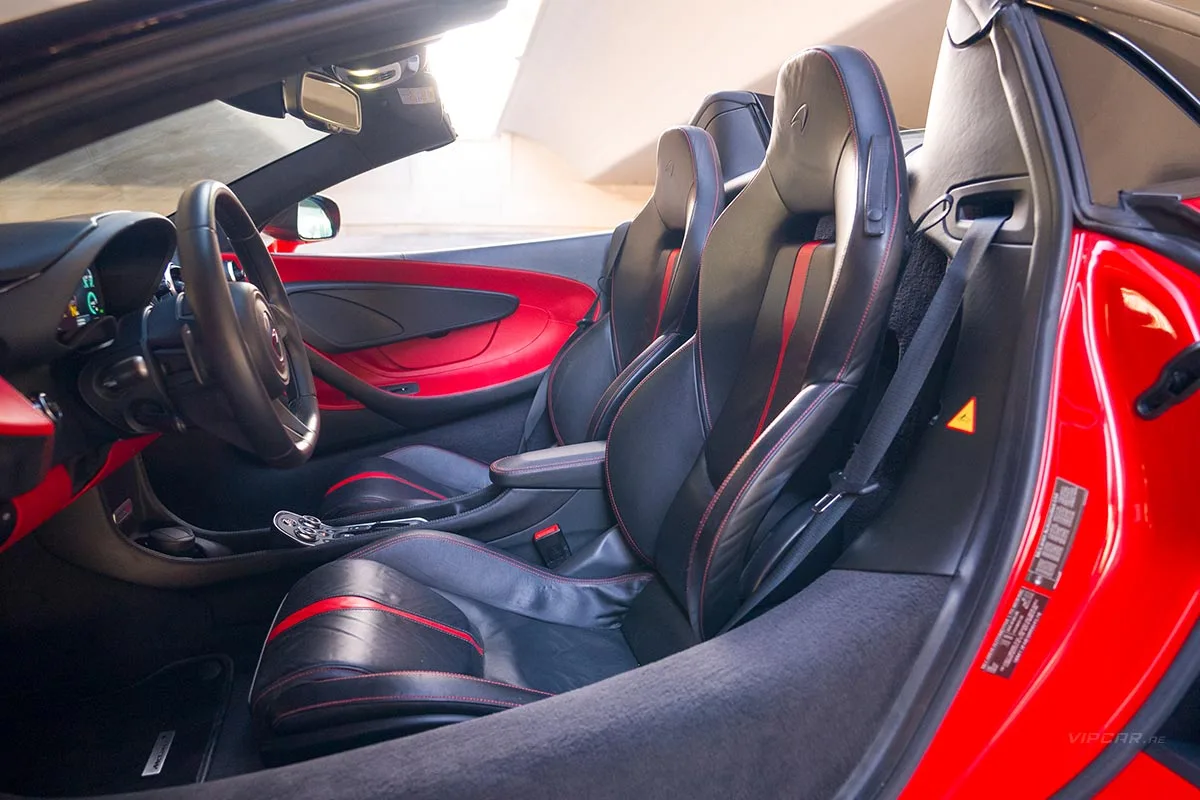 McLaren-570s-Red-Interior
