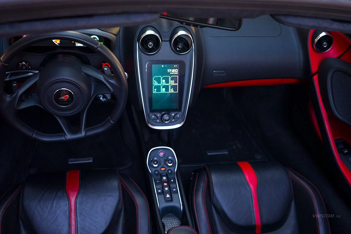 McLaren-570s-Red-Interior