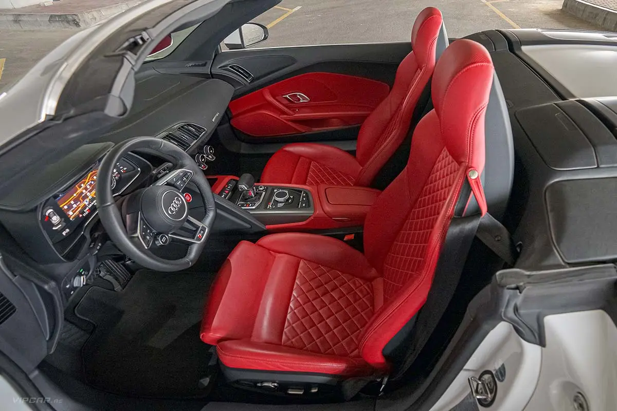 Audi-R8-V10-Spyder-White-interior