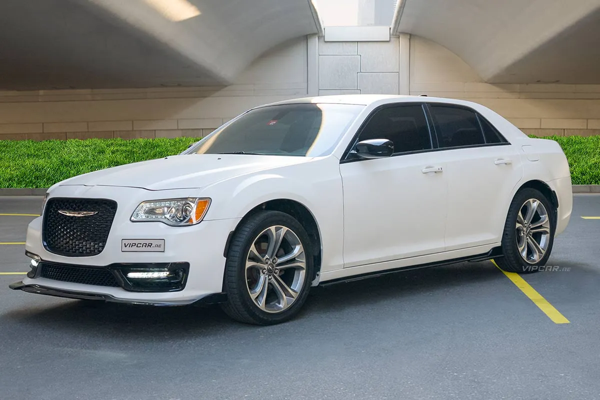 Chrysler-300-White-Front-Side