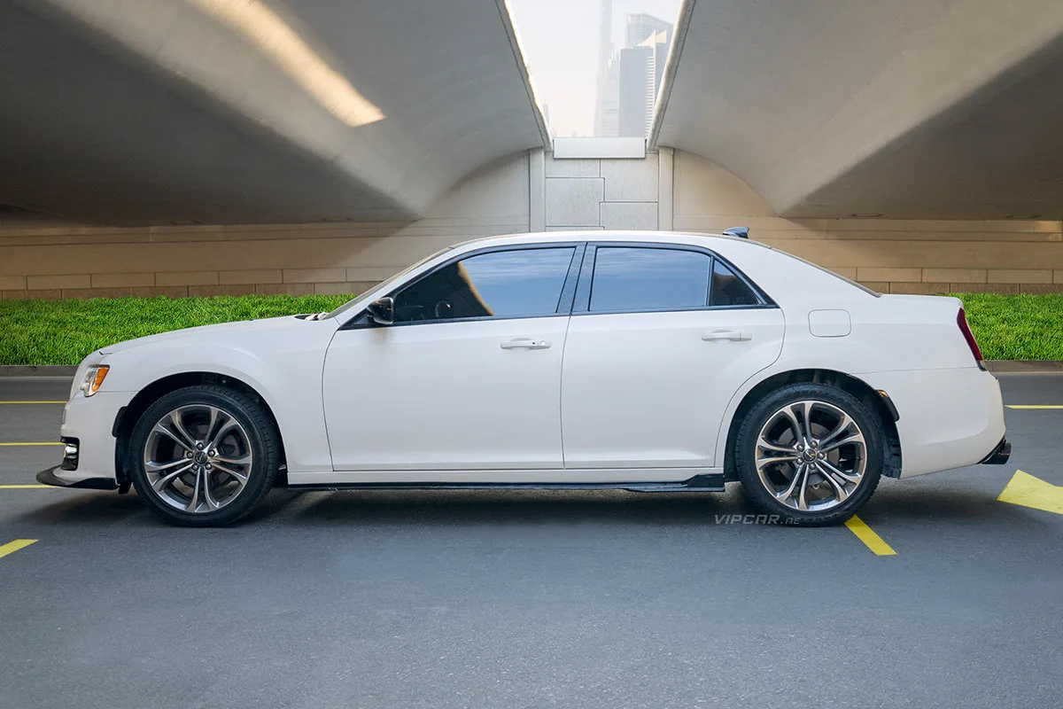 Chrysler-300-White-Side