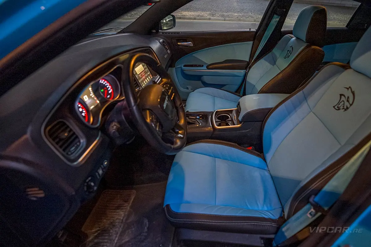 Dodge-Charger-SRT-Blue-Interior
