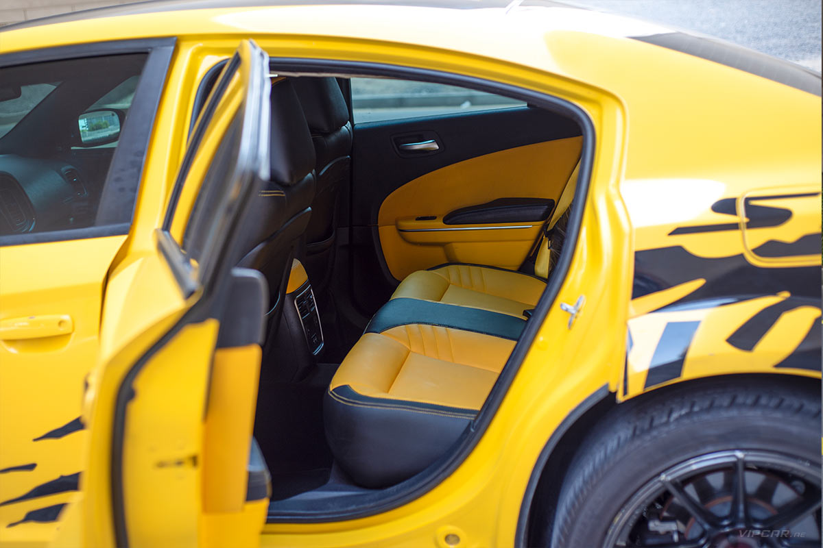 Dodge-Charger-SRT-Yellow-Interior