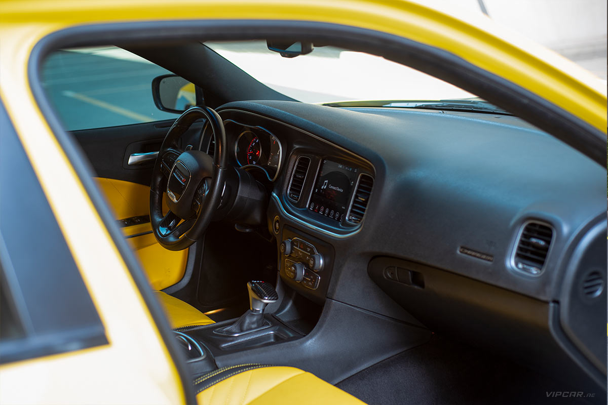 Dodge-Charger-SRT-Yellow-Interior