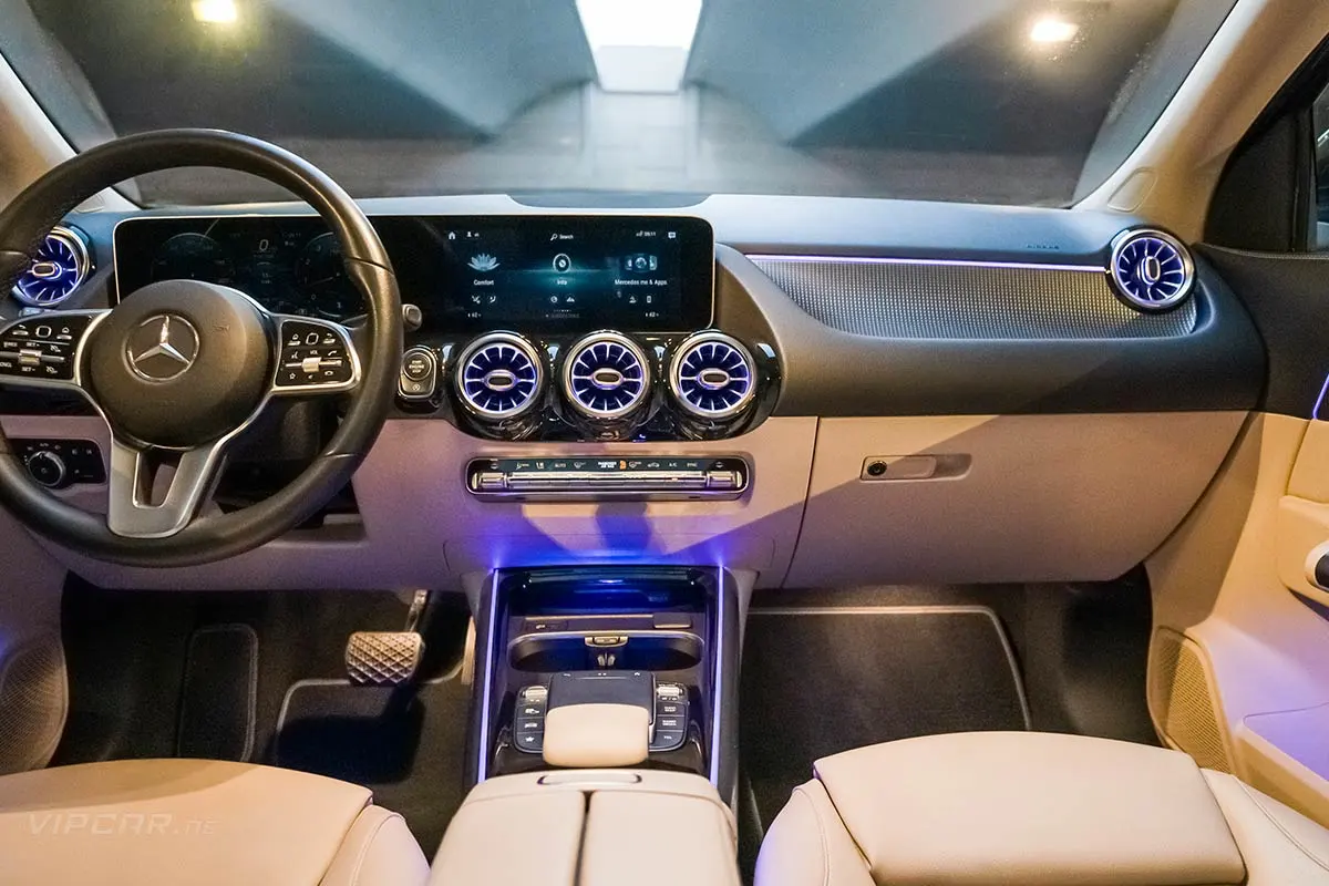 Mercedes-Benz-GLA-250-Gray-Interior