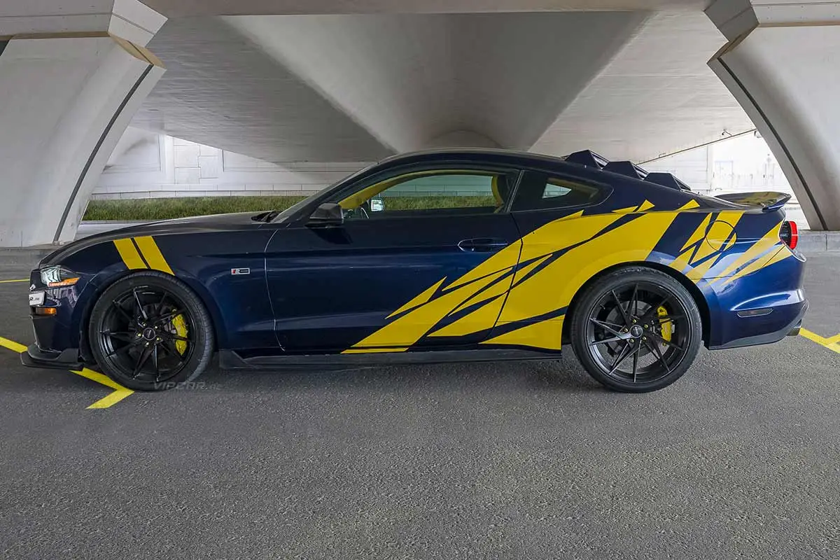 Ford-Mustang-Blue-Yellow-Side