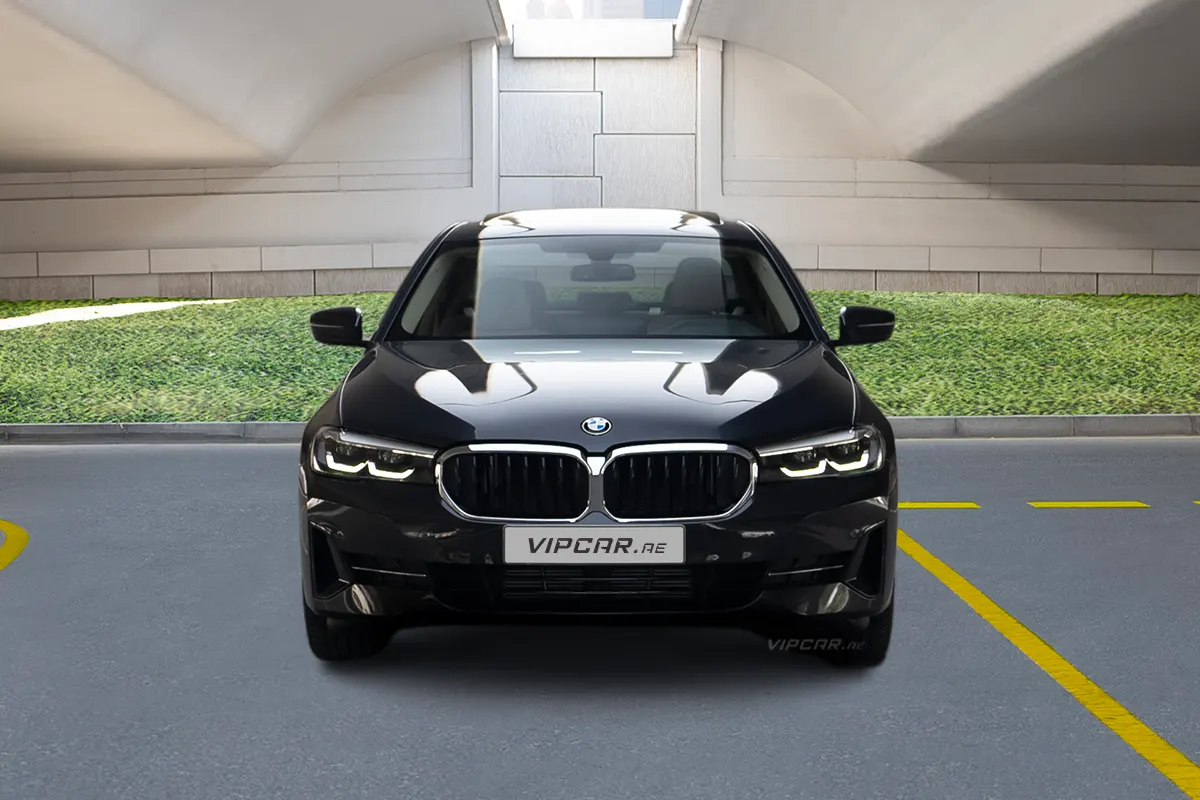 BMW 520i Front View