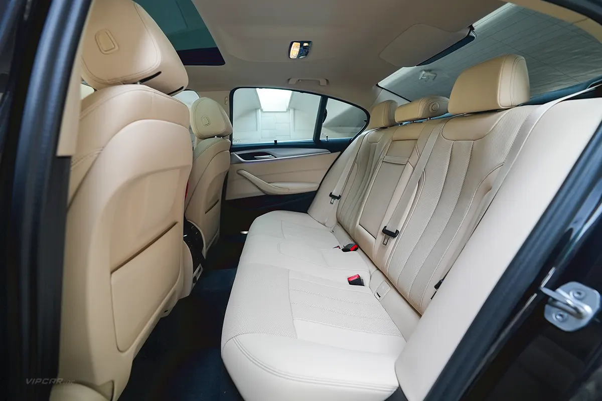 BMW 520i Interior Back Seats