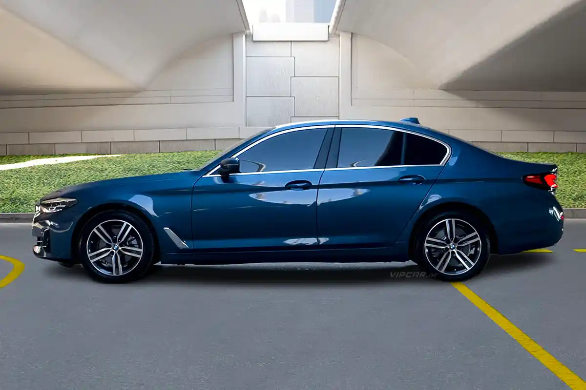 BMW 520i BLUE Side View