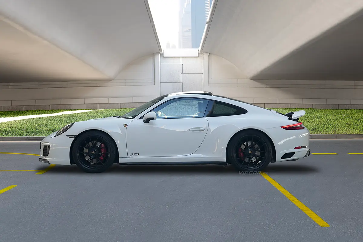 Porsche Carrera 911 GTS Side View